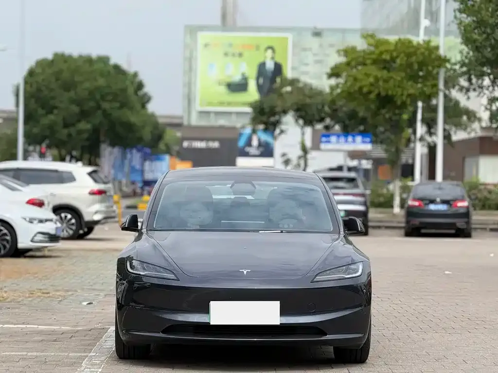 Tesla Model 3 — фото 3