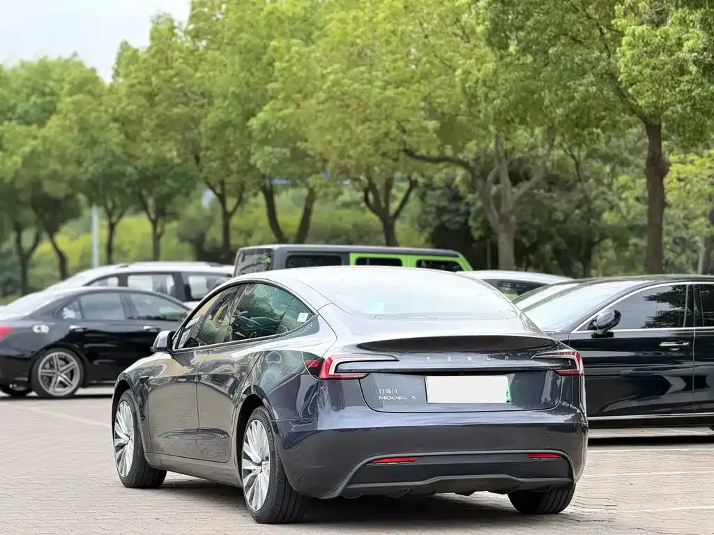 Tesla Model 3 — фото 4