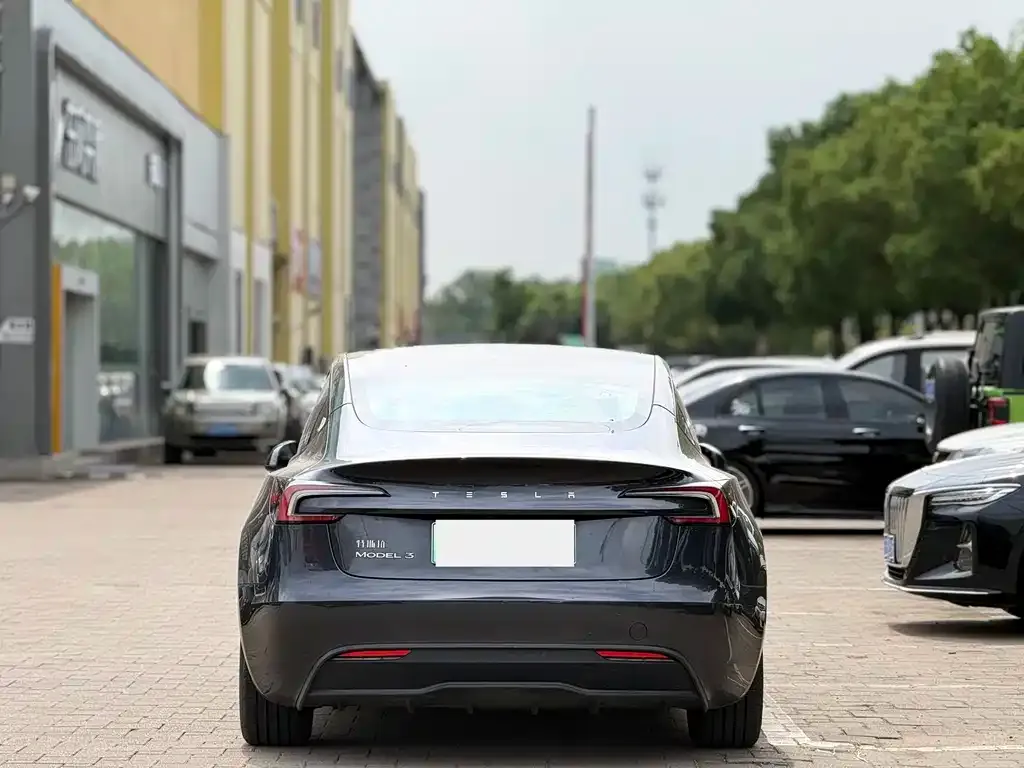 Tesla Model 3 — фото 10