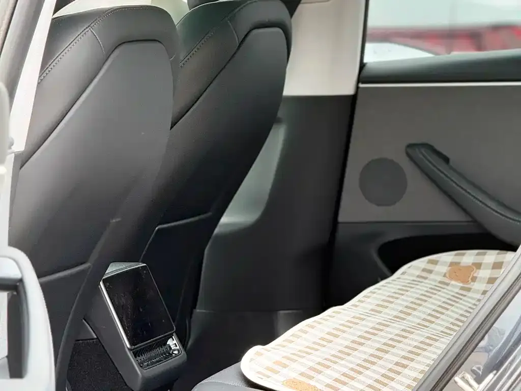 Tesla Model 3 — фото 6