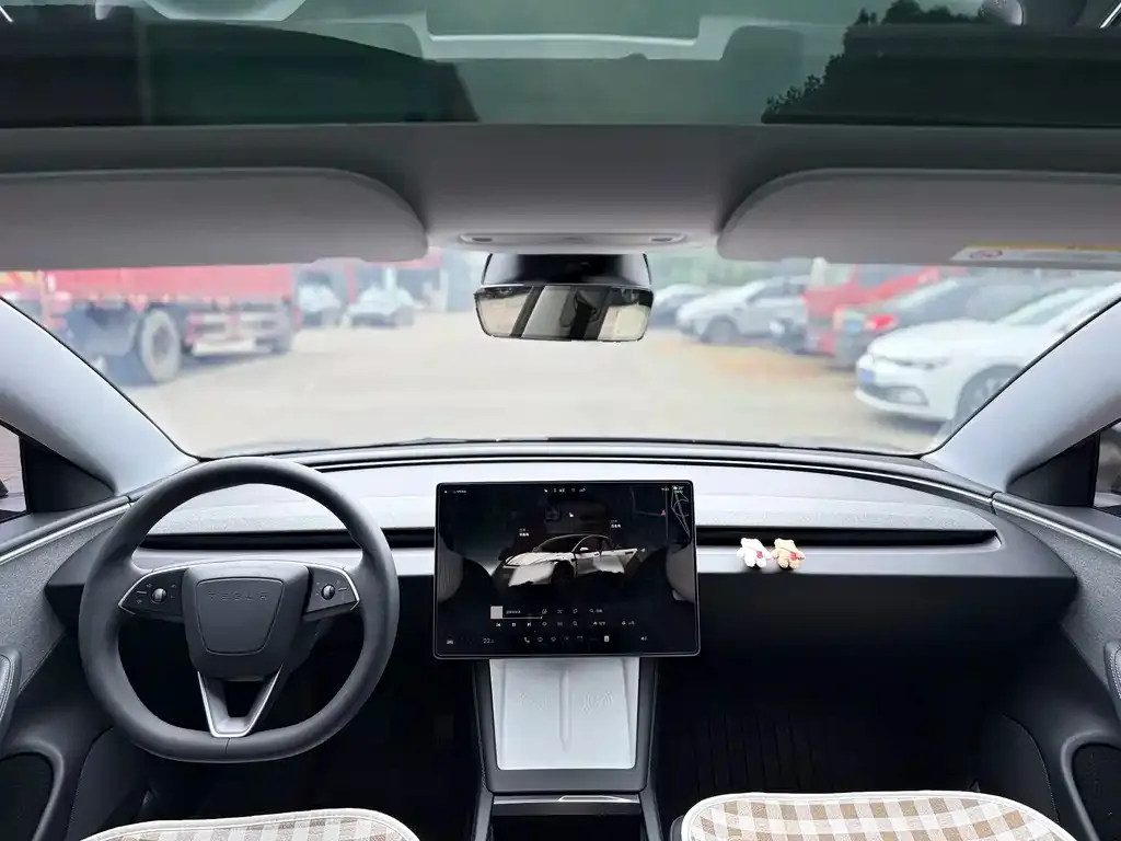 Tesla Model 3 — фото 5