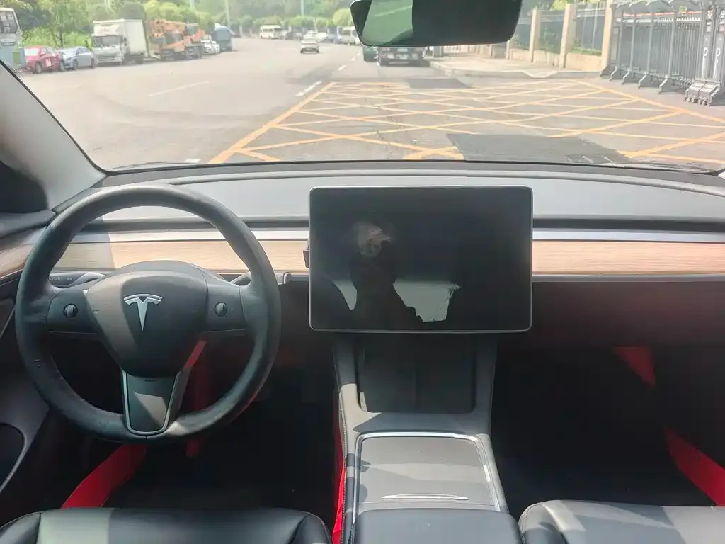 Tesla Model 3 — фото 10