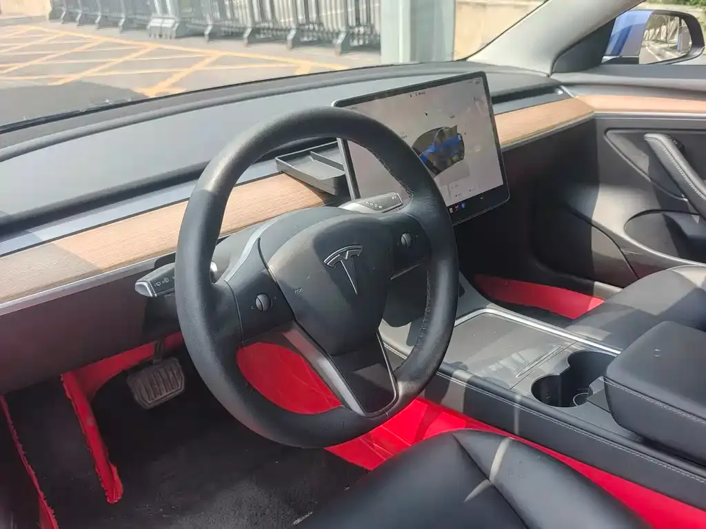 Tesla Model 3 — фото 7