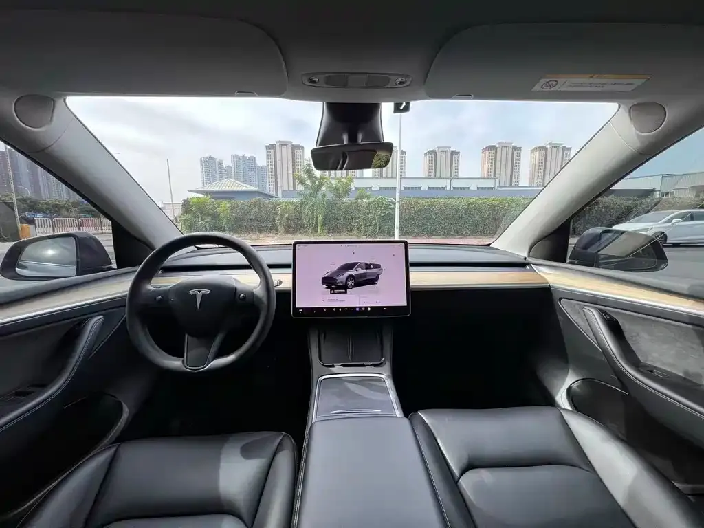 Tesla Model Y — фото 4