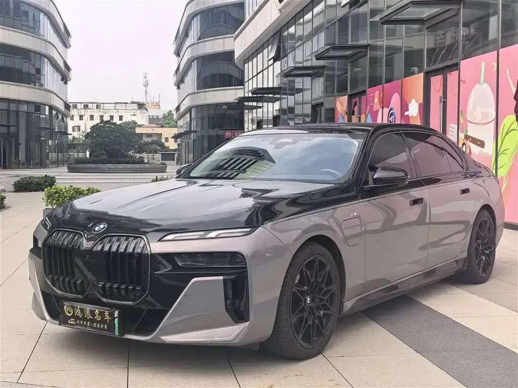 BMW i7 — фото 1