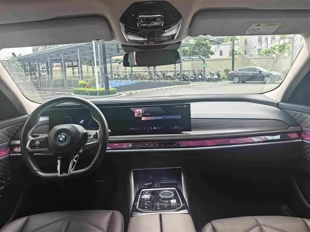 BMW i7 — фото 4