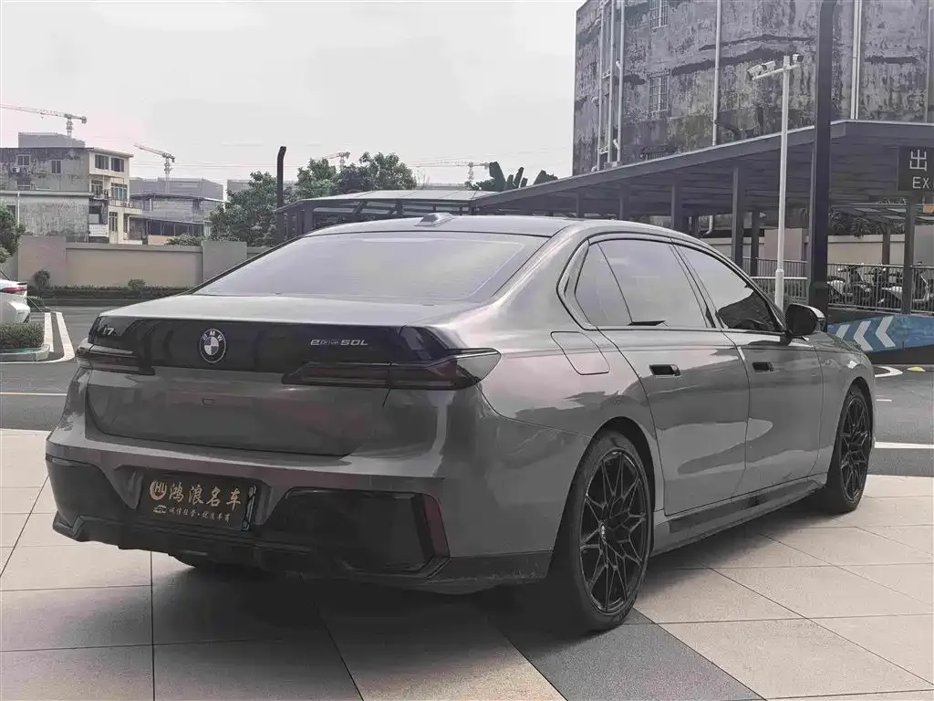 BMW i7 — фото 7