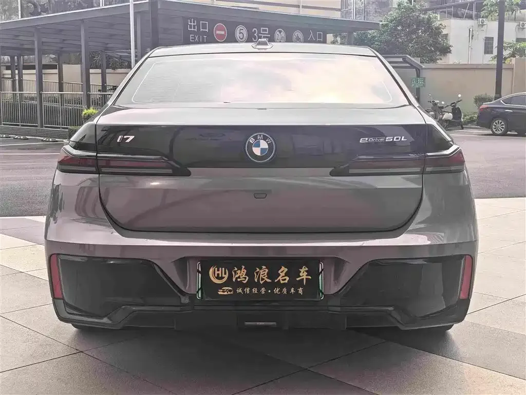 BMW i7 — фото 8