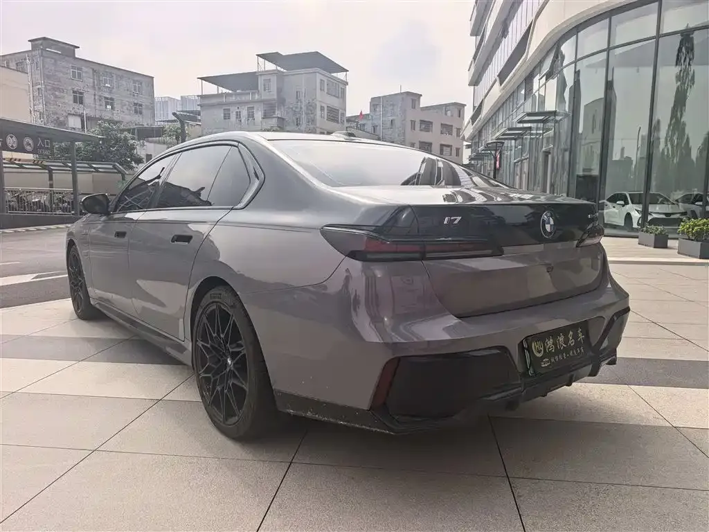 BMW i7 — фото 9