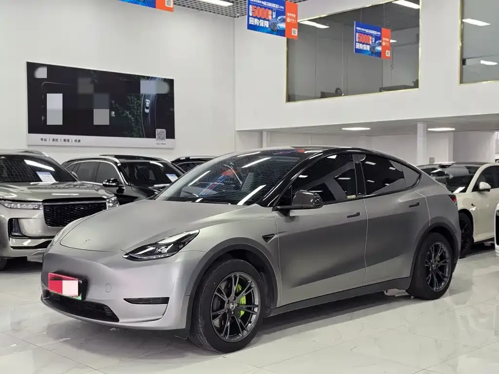 Tesla Model Y — фото 1