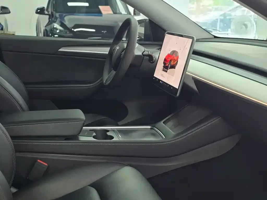 Tesla Model Y — фото 6