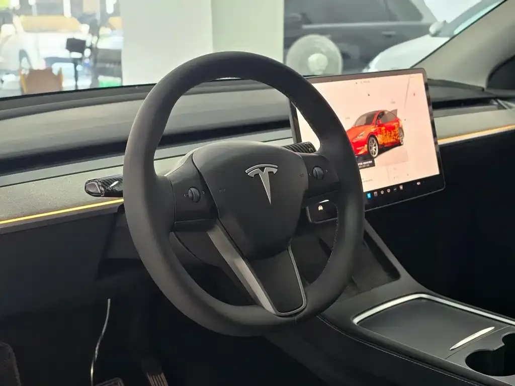 Tesla Model Y — фото 2
