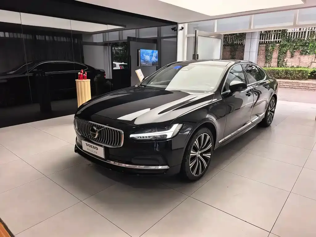 Volvo S90 — фото 1