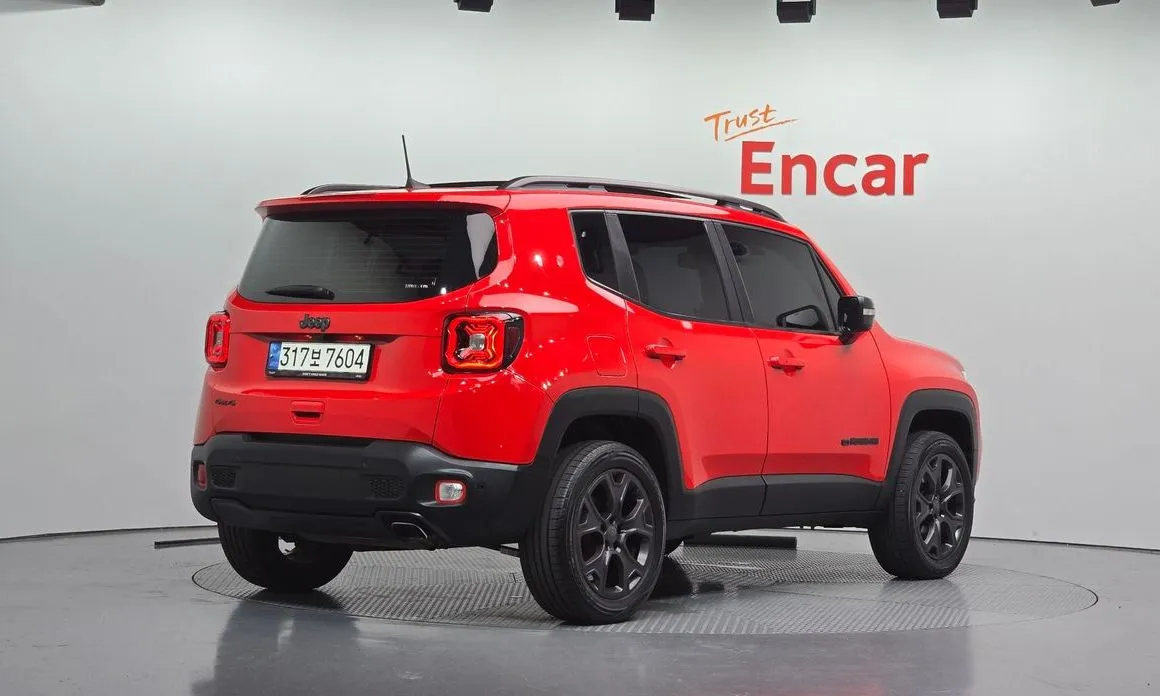 Jeep Renegade — фото 3
