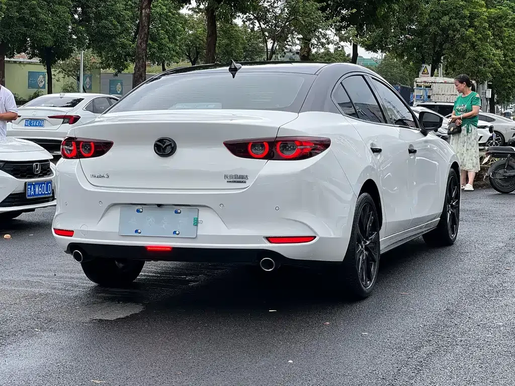 Mazda 3 Axela — фото 8