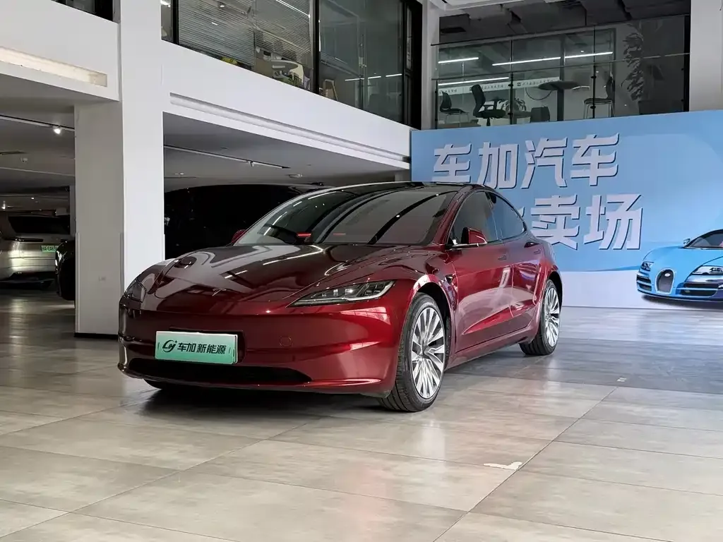 Tesla Model 3 — фото 1