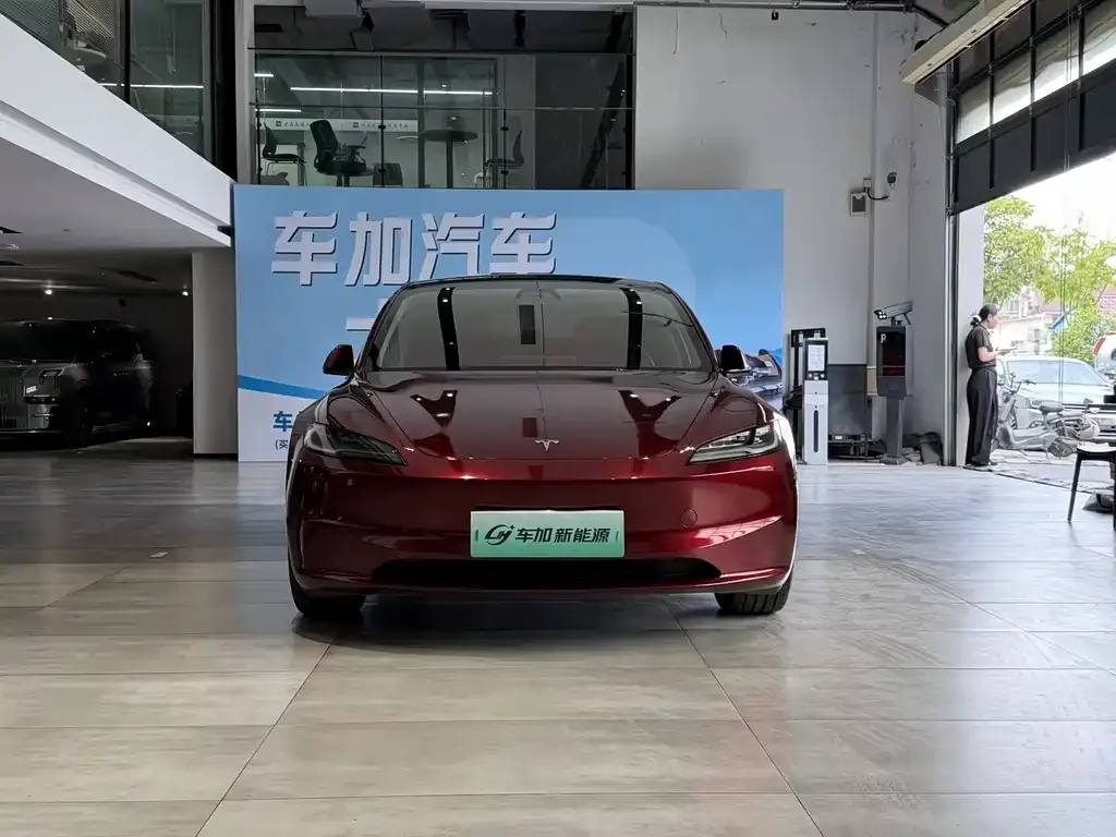 Tesla Model 3 — фото 3