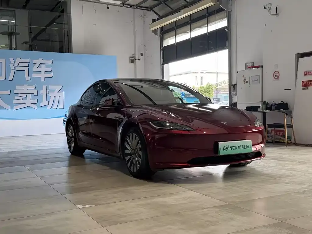 Tesla Model 3 — фото 4