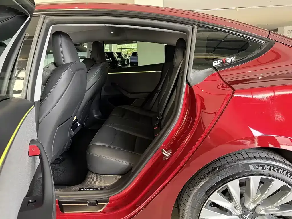 Tesla Model 3 — фото 2