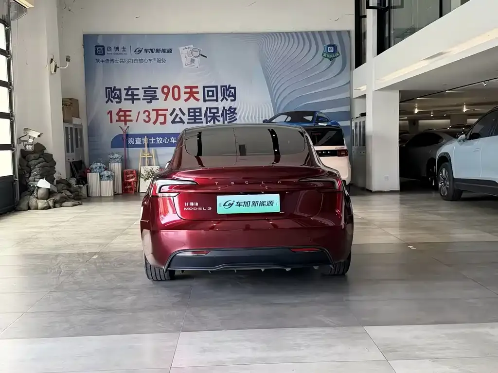 Tesla Model 3 — фото 6