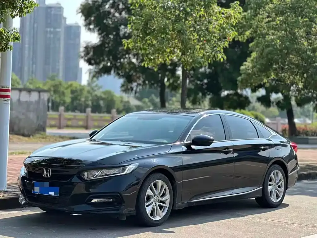 Honda Accord — фото 1