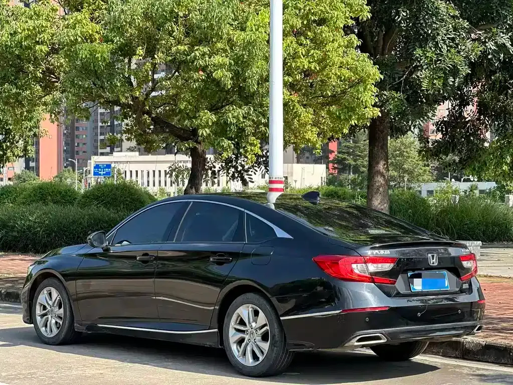 Honda Accord — фото 8