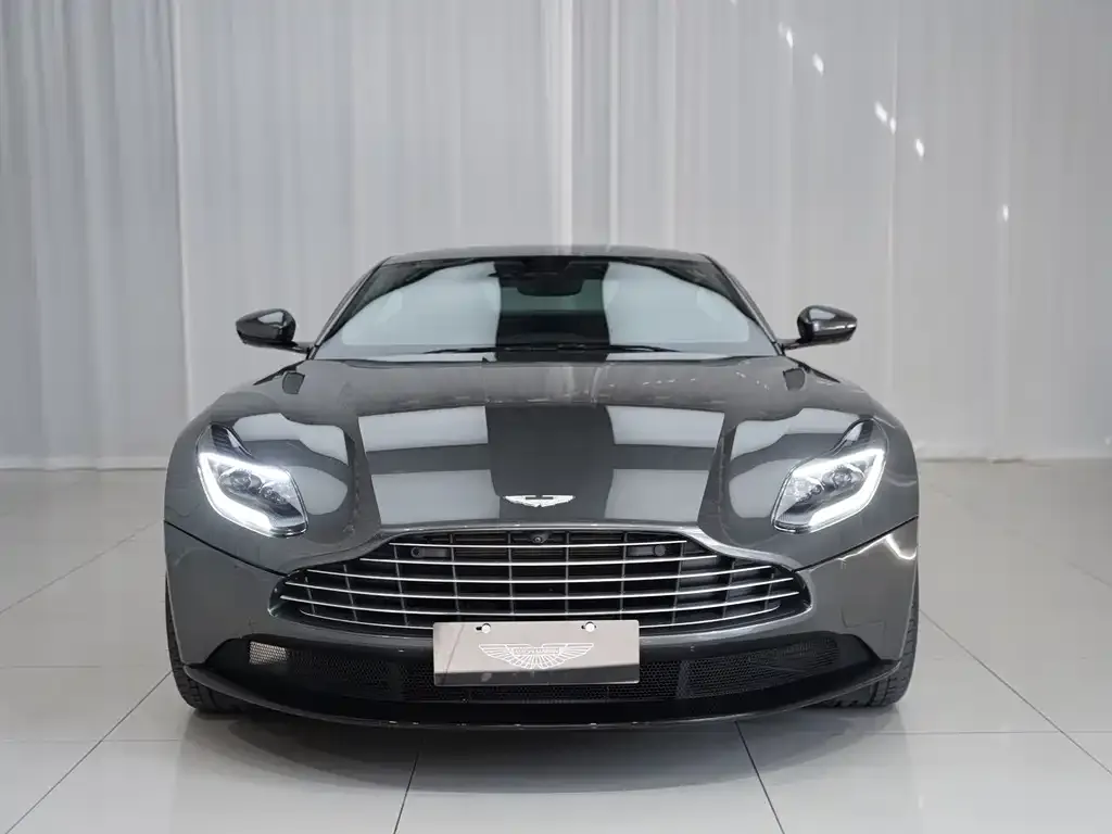 Aston Martin DB11 — фото 5