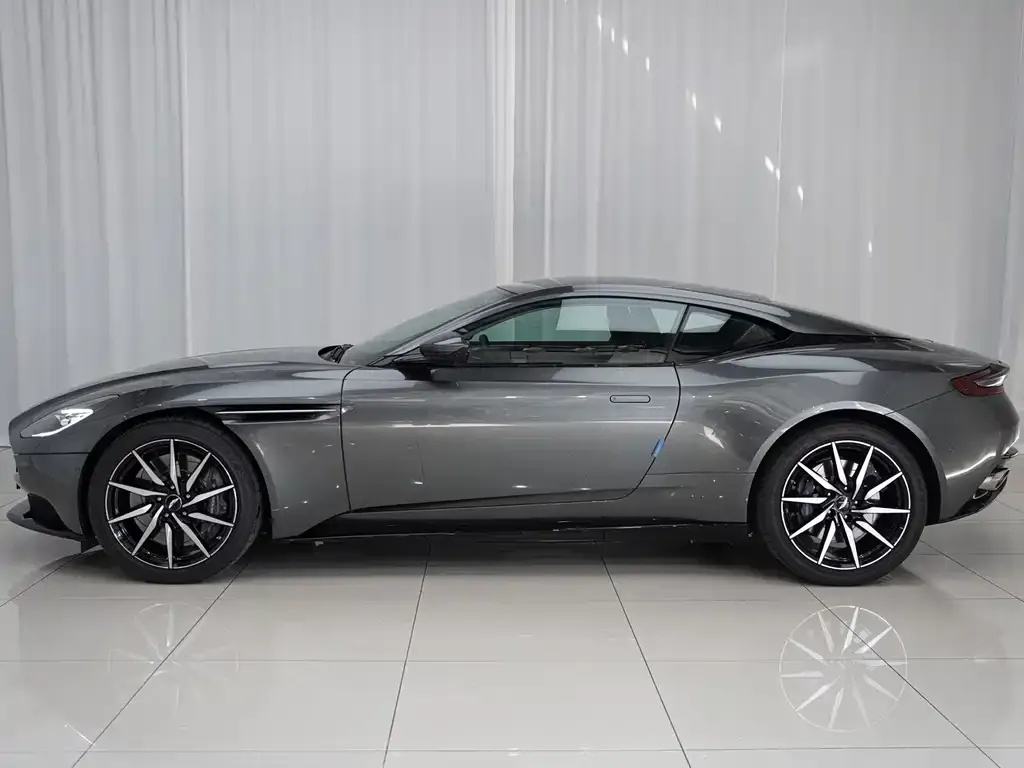 Aston Martin DB11 — фото 4