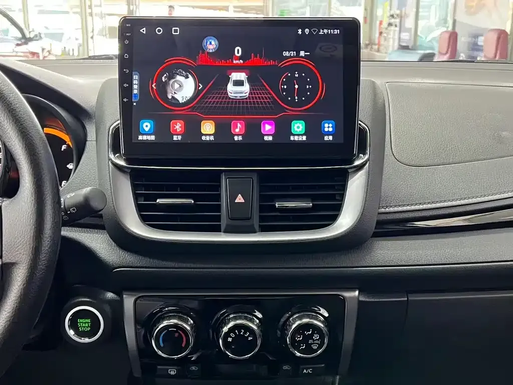 Toyota Yaris L — фото 9