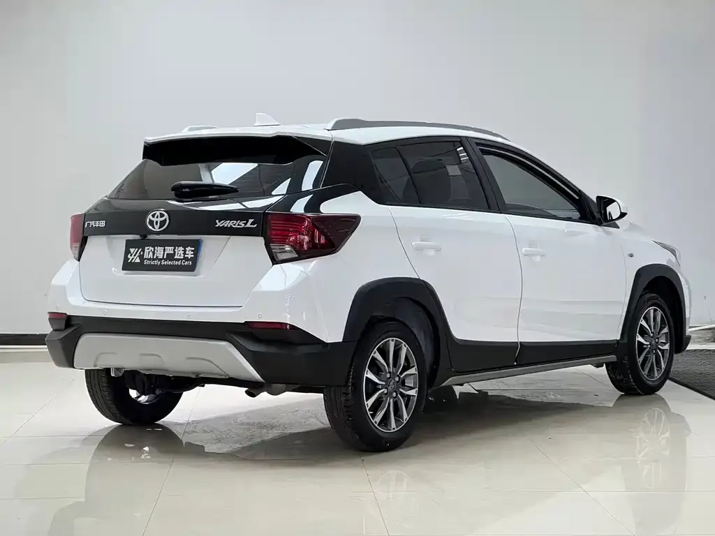 Toyota Yaris L — фото 2