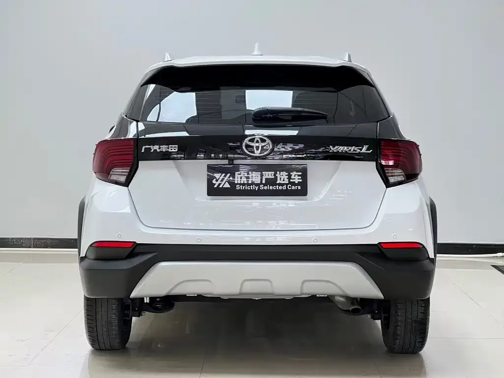 Toyota Yaris L — фото 10