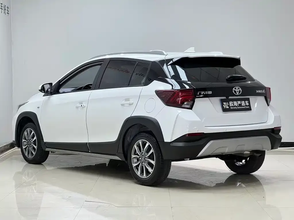 Toyota Yaris L — фото 3