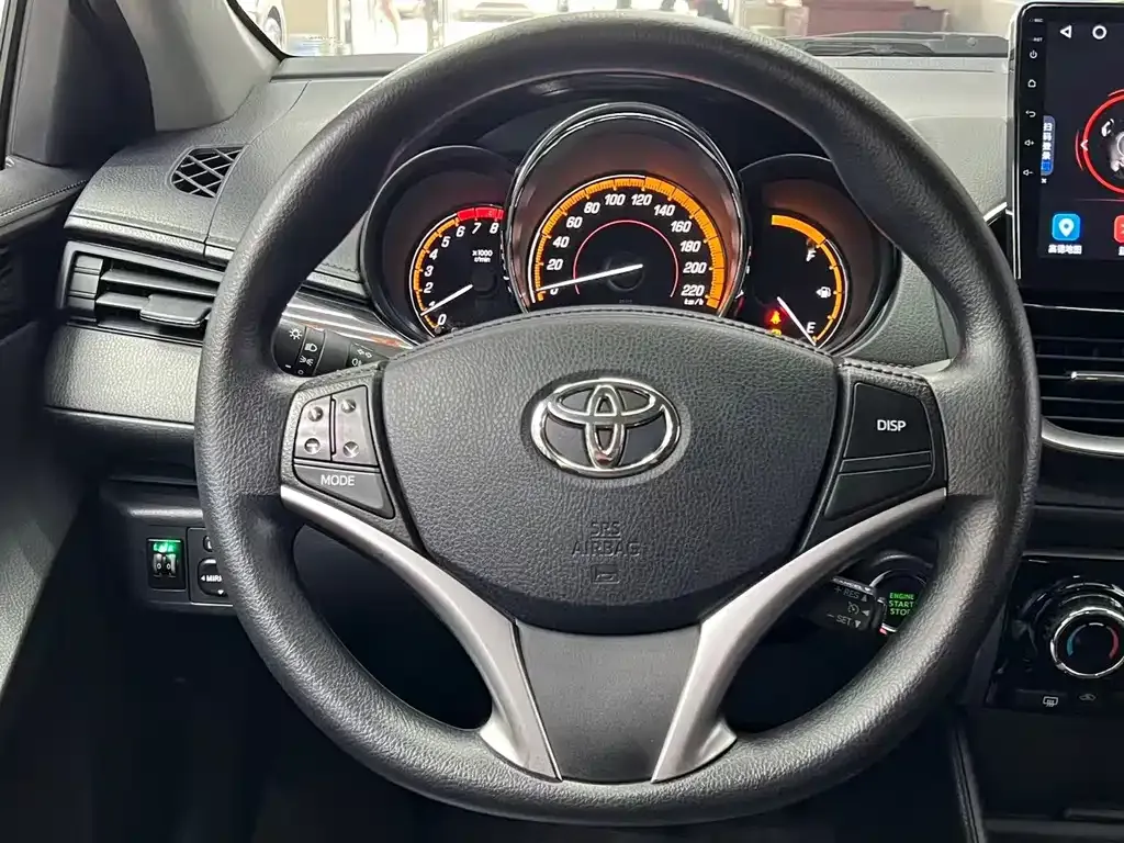 Toyota Yaris L — фото 8