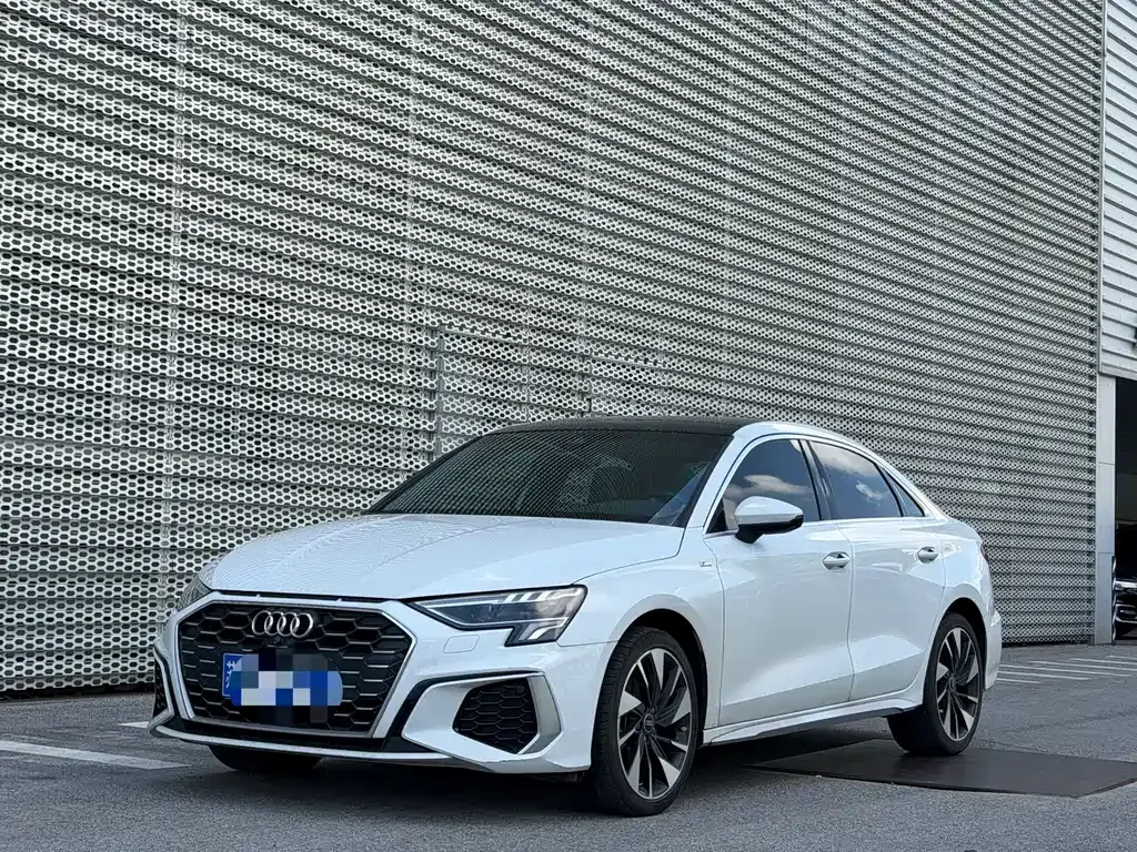 Audi A3 — фото 1