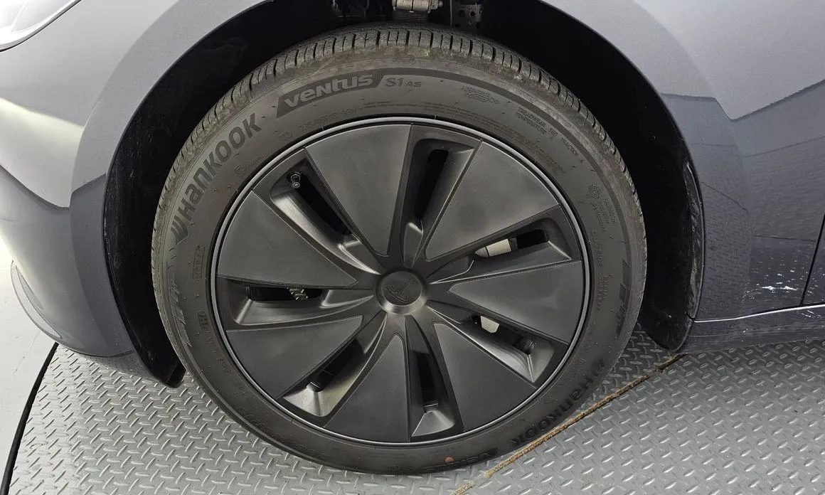 Tesla Model 3 — фото 6