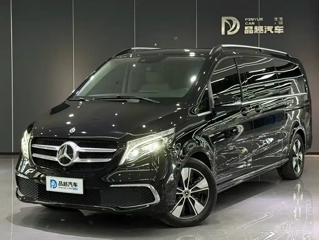 Mercedes-Benz V-Class — фото 1