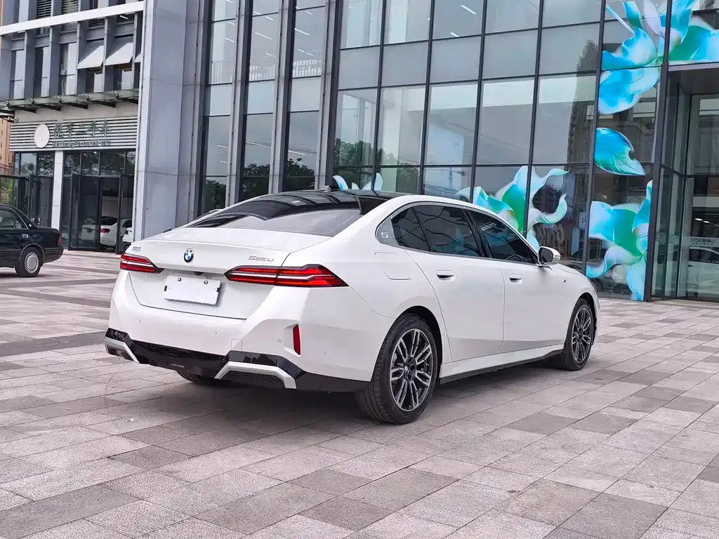 BMW 5 Series — фото 10