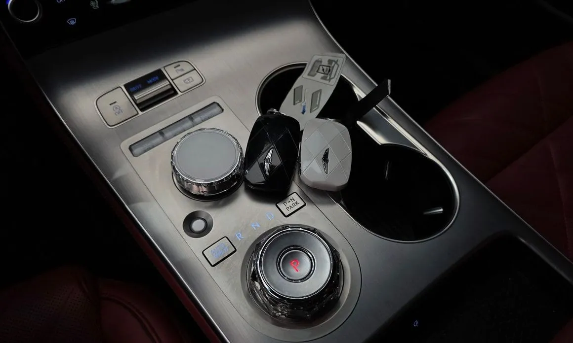 Genesis GV70 — фото 2