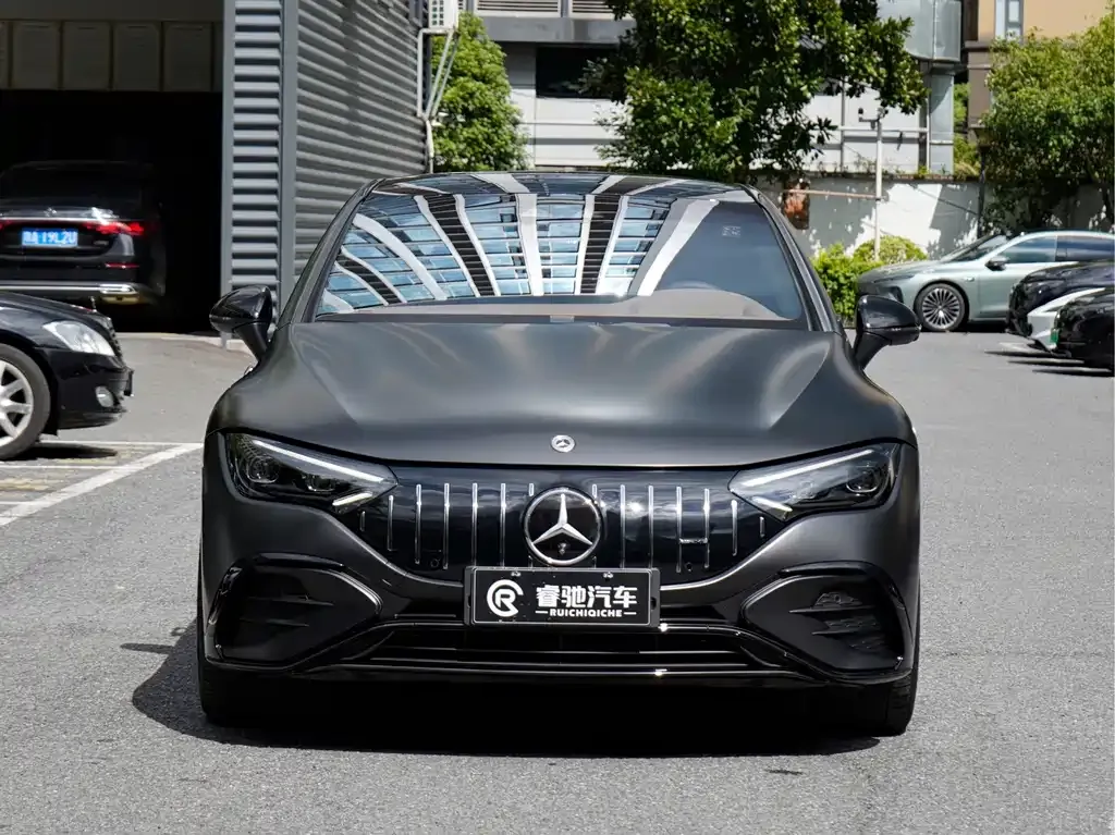 Mercedes-Benz EQE AMG — фото 6