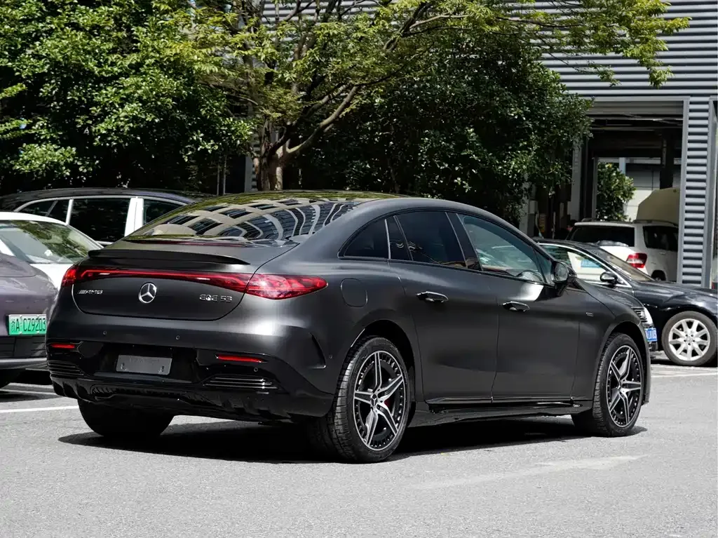 Mercedes-Benz EQE AMG — фото 10