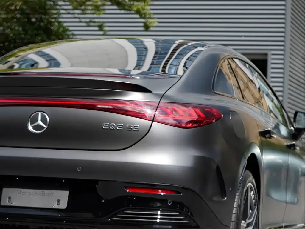 Mercedes-Benz EQE AMG — фото 4