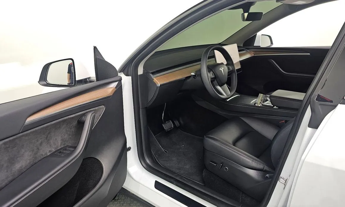 Tesla Model Y — фото 8