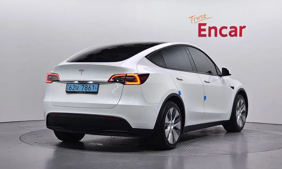 Tesla Model Y — фото 6