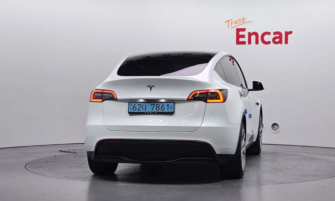 Tesla Model Y — фото 10