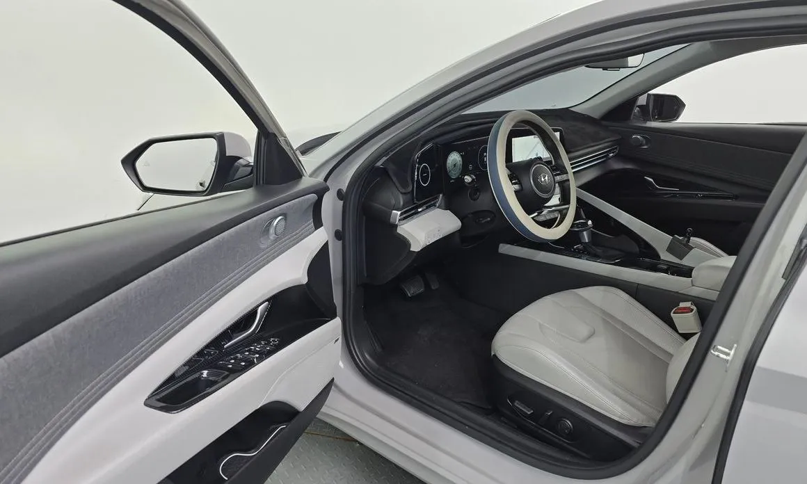 Hyundai AVANTE — фото 3
