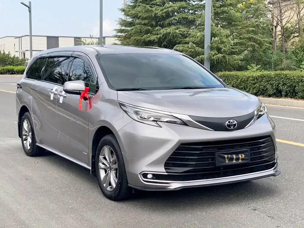 Toyota Sienna — фото 9