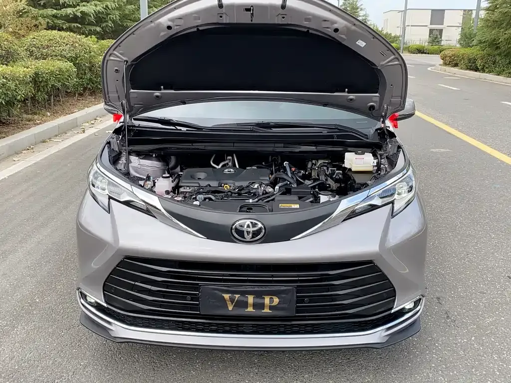 Toyota Sienna — фото 8