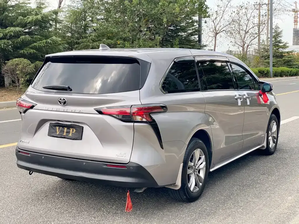 Toyota Sienna — фото 6