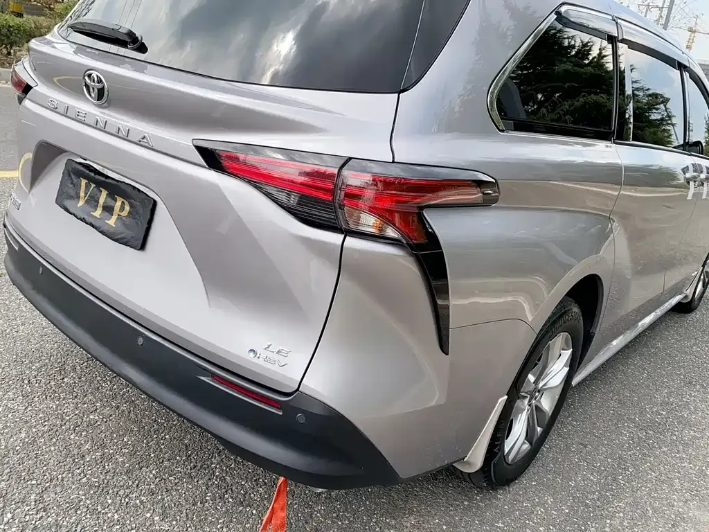 Toyota Sienna — фото 4