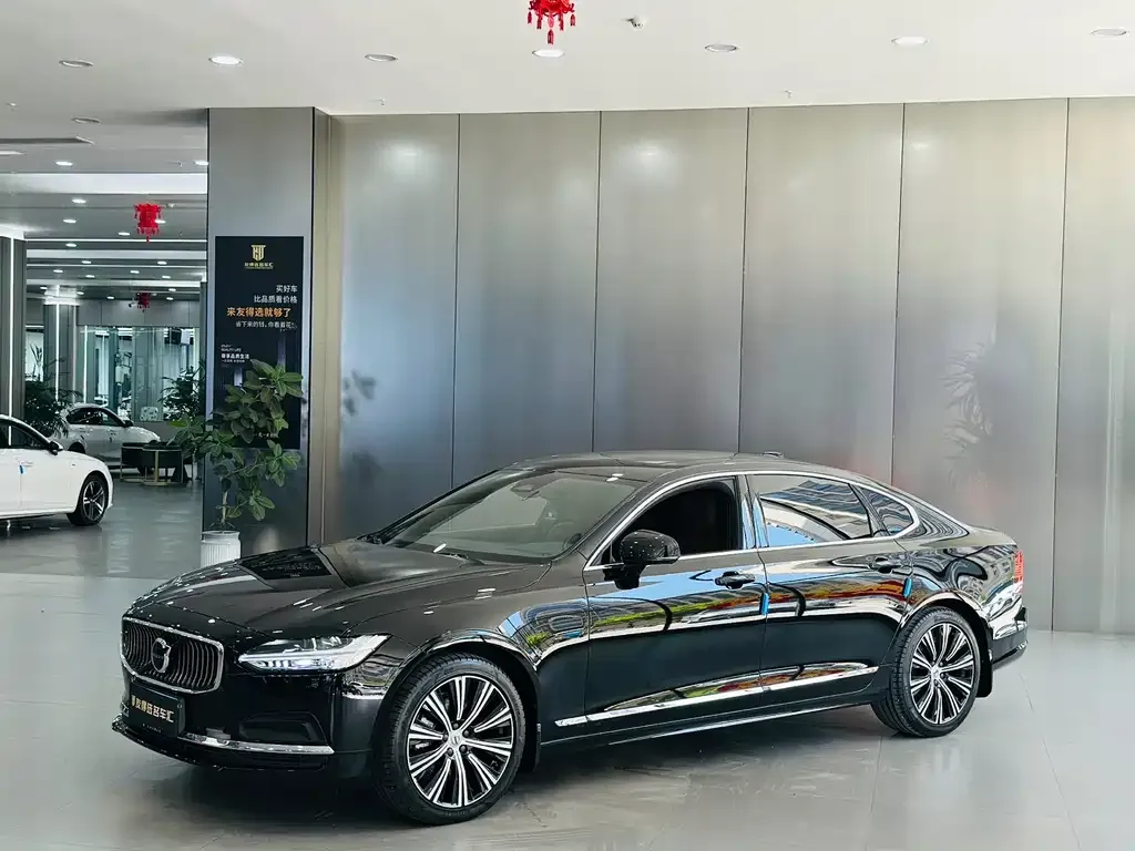 Volvo S90 — фото 1